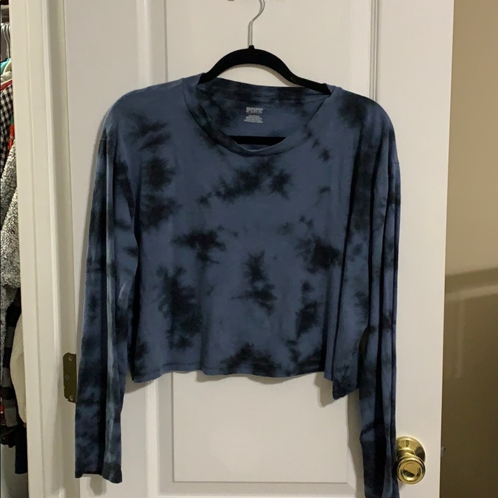 Victoria’s Secret Pink cropped tee